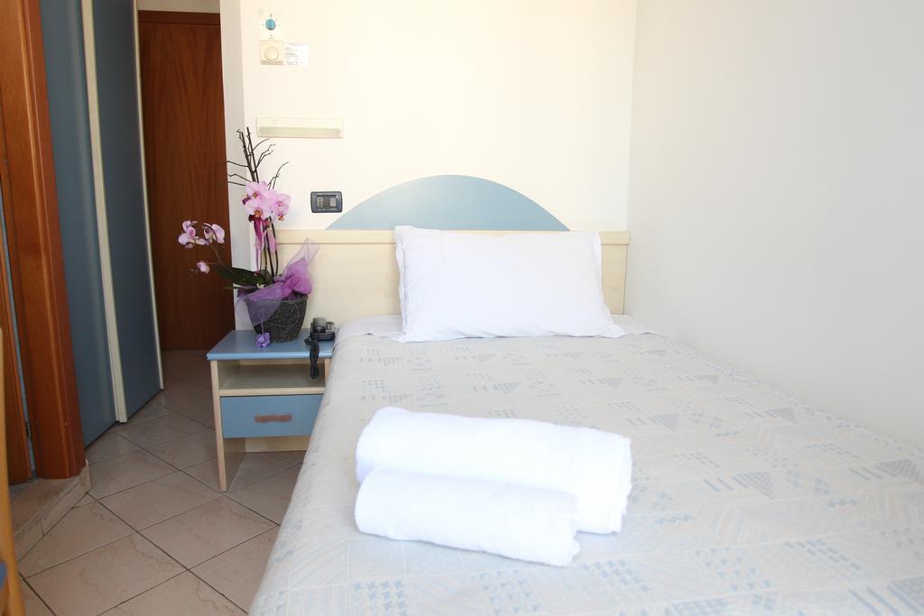 Hotel Giorg - Waterpark Included Rimini Eksteriør bilde