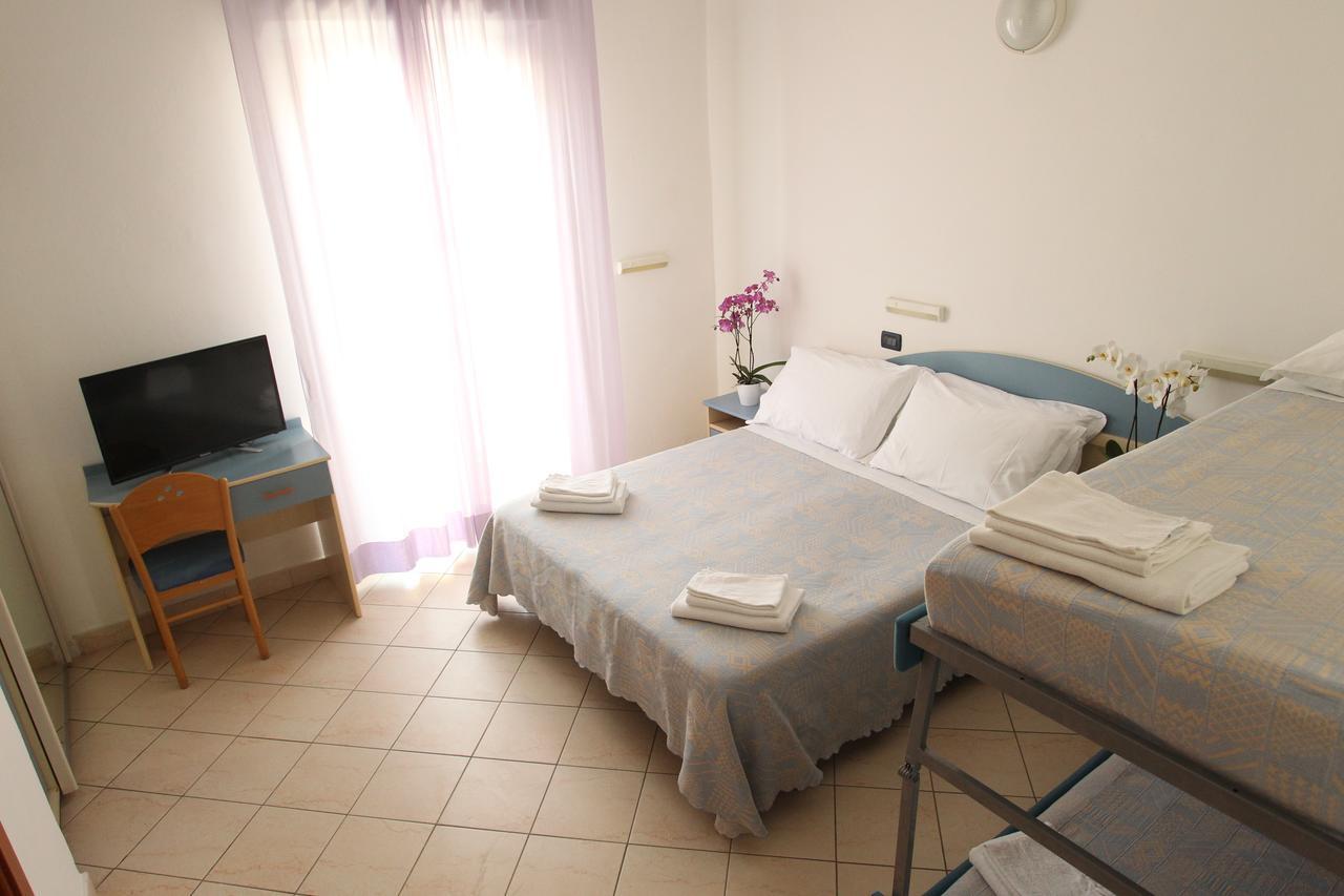 Hotel Giorg - Waterpark Included Rimini Eksteriør bilde