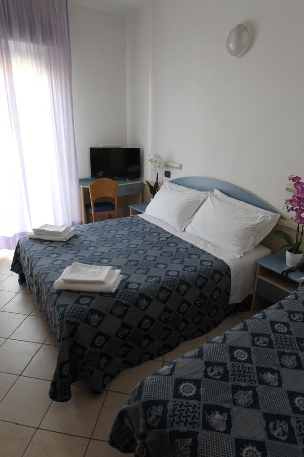 Hotel Giorg - Waterpark Included Rimini Eksteriør bilde