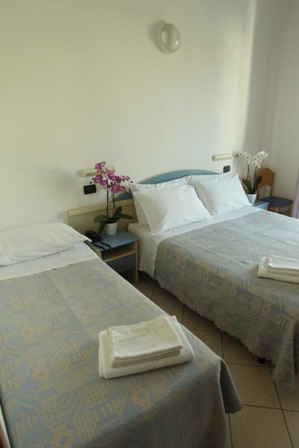 Hotel Giorg - Waterpark Included Rimini Eksteriør bilde