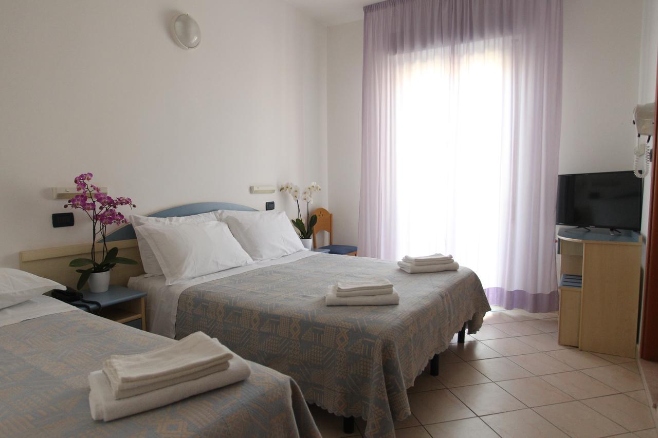 Hotel Giorg - Waterpark Included Rimini Eksteriør bilde